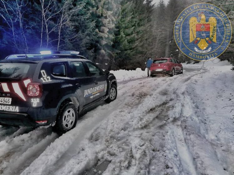 Doi turiști au fost ajutați de jandarmii montani dâmbovițeni!