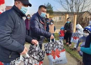 Copiii din comuna Petrești au primit cadouri surpriză!