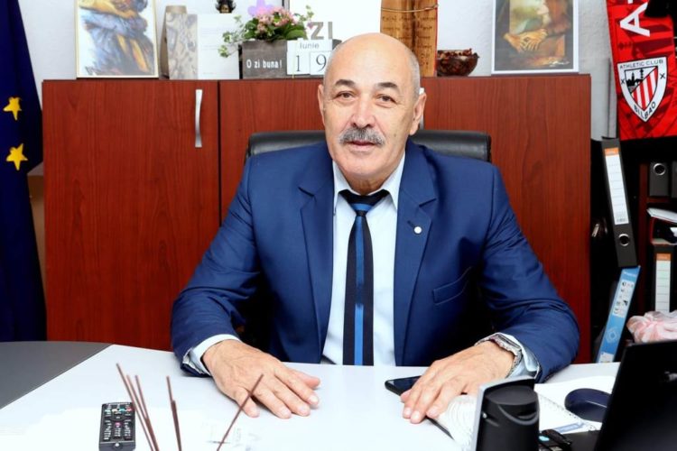 Primarul comunei Iedera îi îndeamnă pe locuitori să poarte masca de protecție!