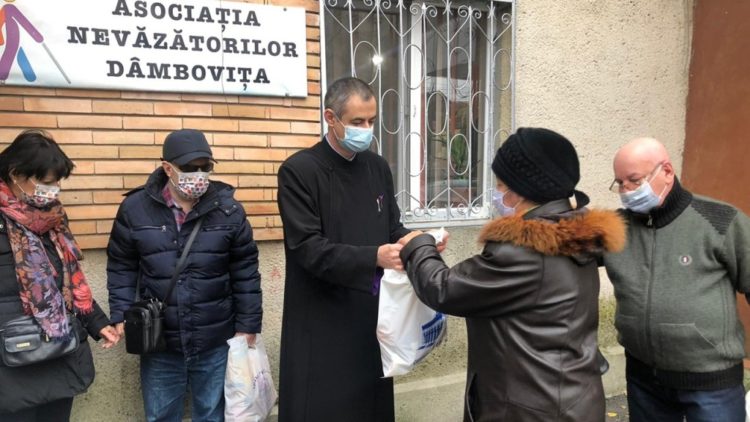 Instituții social-filantropice din județul Dâmbovița au primit daruri din partea Arhiepiscopiei Târgoviștei!