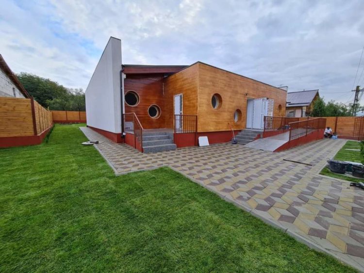 O grădiniță modernă a fost inaugurată în satul Adânca din comuna Gura Ocniței!