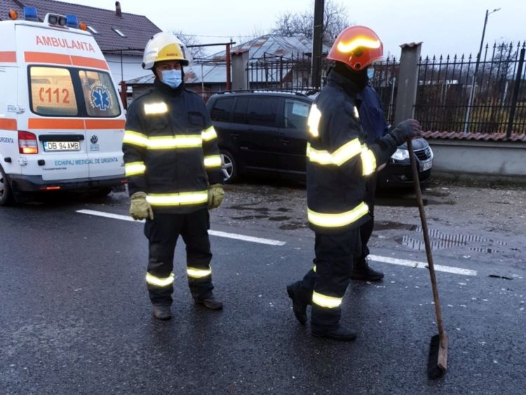 Două persoane au fost rănite în urma unei coliziuni auto!