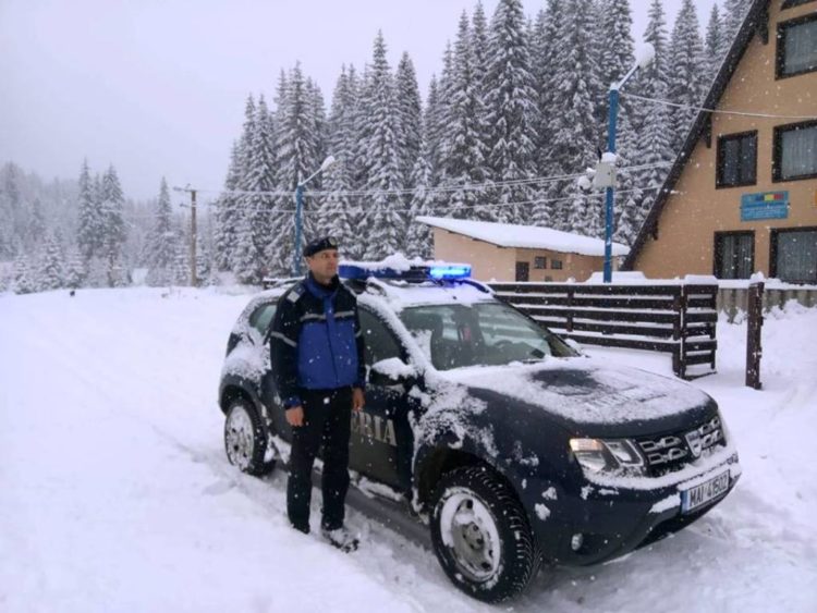 Jandarmii montani de la posturile Zănoaga și Peștera sunt mereu aproape de turiști!