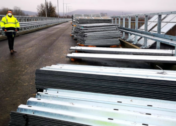 Se lucrează la podul nou de la Teiș!