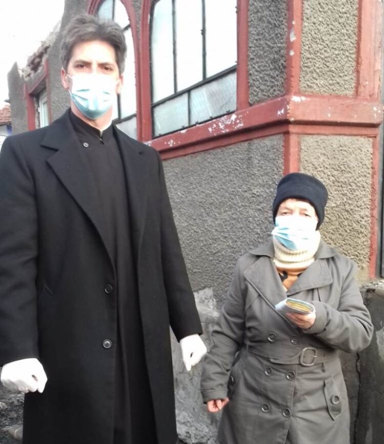 Solidaritate parohială pentru refacerea unei case distrusă de incendiu!