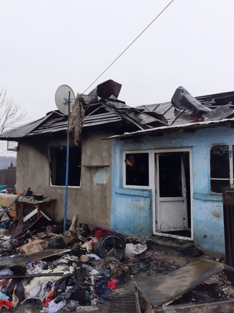 Primăria Șelaru sprijină o familie ce a rămas fără adăpost în urma unui incendiu!