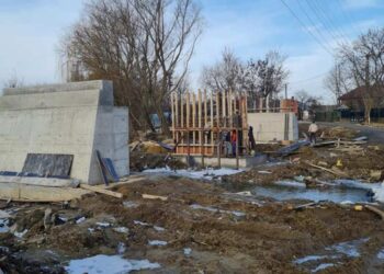 A început construcția la podul peste Sabar din comuna Odobești!!