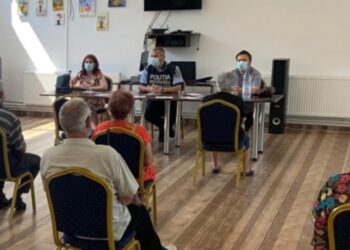 Beneficiarii de la Clubul Pensionarilor Târgoviște au fost informați de polițiștii de la prevenire!