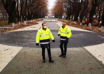 Continuă lucrările de reabilitare în parcul Mitropoliei!