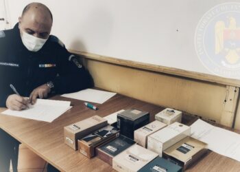 Jandarmii au depistat  o persoană care aborda cetățenii pentru a le oferi spre vânzare produse contrafăcute!