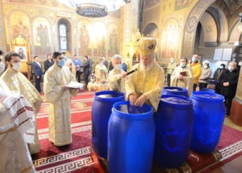 Sfânta Liturghie și sfințirea Aghiasmei Mari la Catedrala Mitropolitană din Târgoviște!