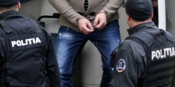Un bărbat de 49 ani a fost reținut de polițiști pentru săvârșirea infrcțiunilor de violență în familie și distrugere!