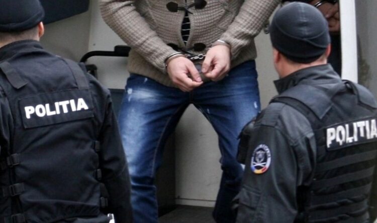 Un bărbat de 49 ani a fost reținut de polițiști pentru săvârșirea infrcțiunilor de violență în familie și distrugere!