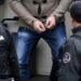 Un bărbat de 49 ani a fost reținut de polițiști pentru săvârșirea infrcțiunilor de violență în familie și distrugere!