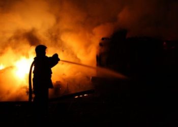 Incendiu puternic la o casă din Moreni!