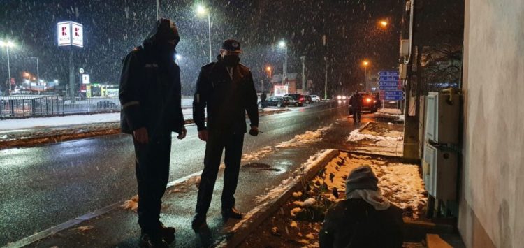 Polițiștii locali au desfășurat acțiuni pentru oamenii străzii!