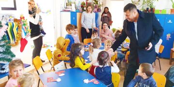 Preșcolarii din comuna Petrești își reiau activitatea într-un climat călduros!
