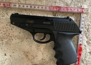 Percheziții la un bărbat ce deținea ilegal o armă de foc adusă din Spania!