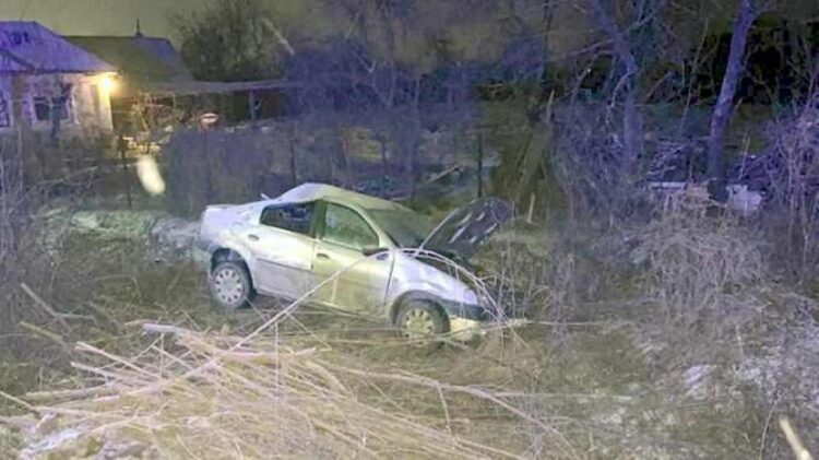 Un tânăr din Dâmbovița a intrat cu mașina într-un cap de pod!