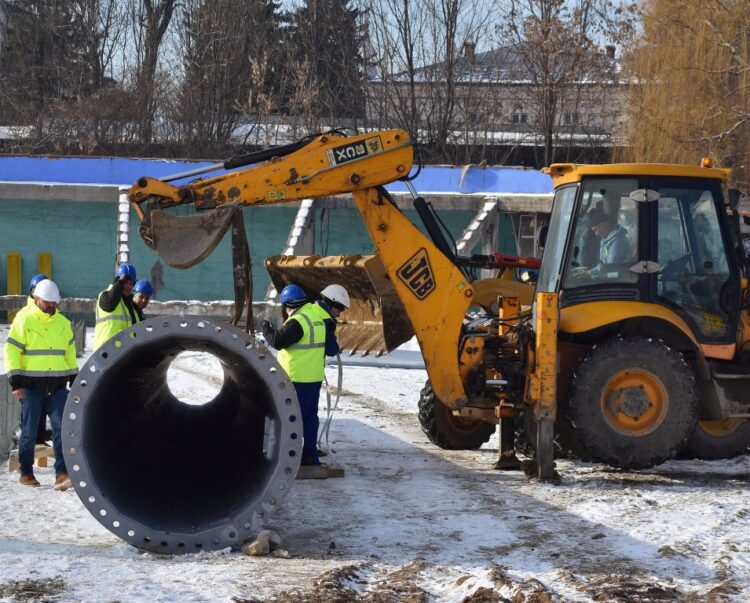 Continuă lucrările la stadionul „Eugen Popescu”!