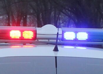 Un şofer prins cu permisul anulat s-a blocat în maşină!