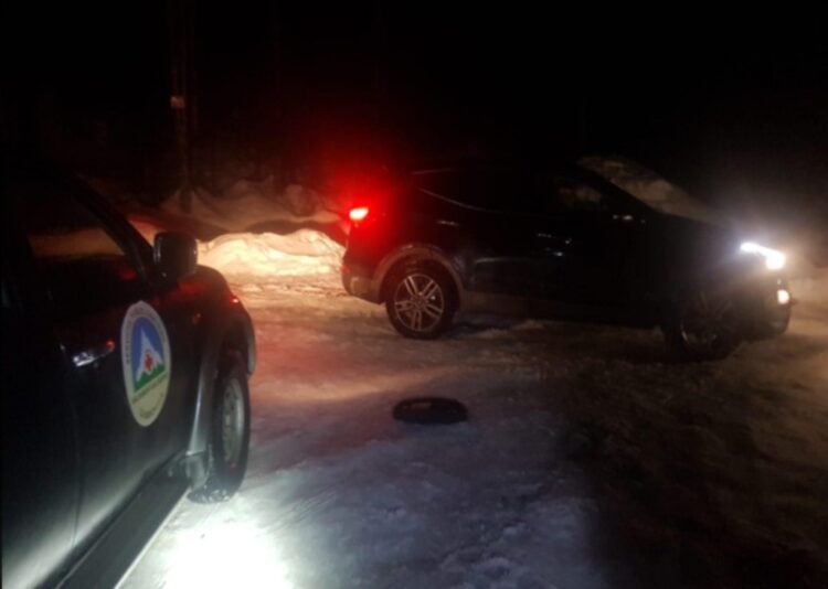 Echipa Serviciului Public Județean Salvamont Salvaspeo Dâmbovița a fost solicitată pentru a ajuta doi turiști blocați cu mașina!