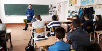 Acțiuni informativ-preventive desfășurate de jandarmi în instituțiile de învățământ preuniversitar!
