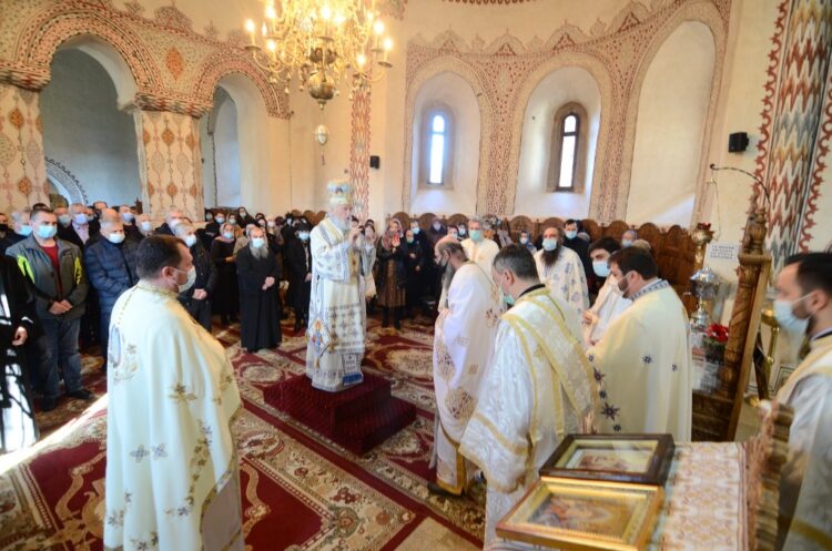 Slujire Arhierească la Mânăstirea Stelea din Târgoviște!