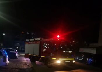 Bloc evacuat de pompieri din cauza mirosului puternic de gaze!