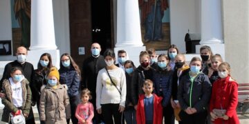 Tinerii din Arhiepiscopia Târgoviștei promovează arta tradițională și filantropia!