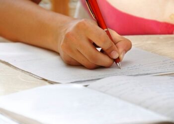Absolvenții clasei a VIII-a din județul Dâmbovița au susținut ieri prima probă scrisă a examenului de Evaluare Națională!