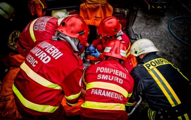 O casă din orașul Fieni a fost cuprinsă de flăcări!