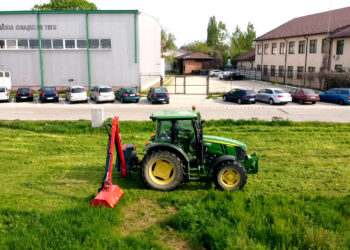Lucrări de cosire a ierbii pe toată raza orașului Titu