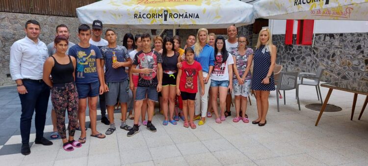 Vacanță pentru 20 de adolescenți din cadrul Complexului de Servicii Sociale „Floare-de-Colț” din Târgoviște