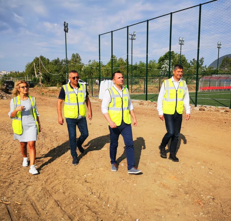 Astăzi, am susținut o conferință de presă pe șantierul care vizează construirea celui mai mare parc din municipiul Târgoviște,