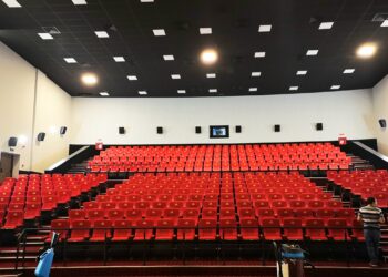În această după-amiază, am făcut o vizită la Cinematograful „Independența”