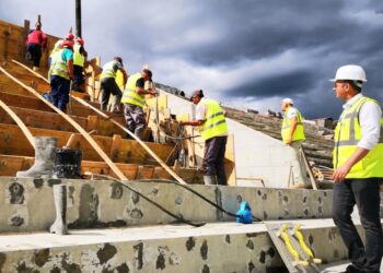 Astăzi, pe șantierul de reabilitare și reconstrucție a stadionului „Eugen Popescu” a fost turnată și ultima parte a tribunei vechi (sectorul care a fost reconstruit în întregime).