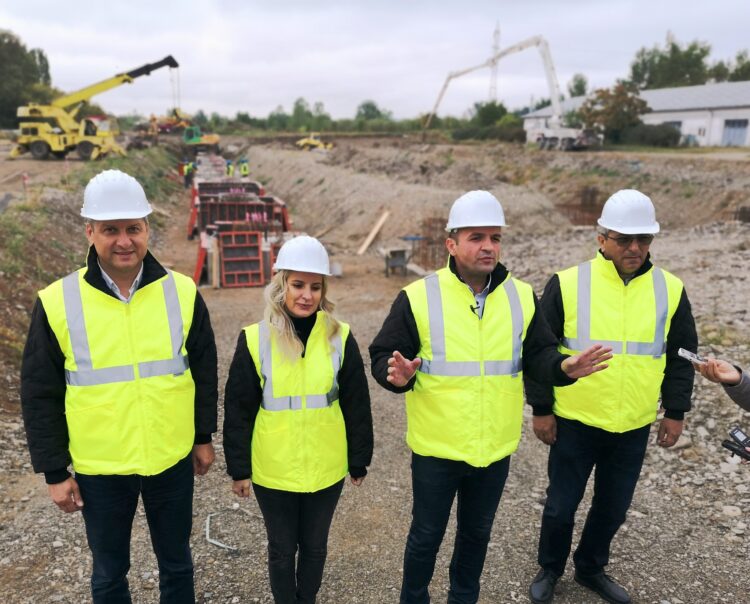 Astăzi, am făcut o vizită în teren pe șantierul care vizează construirea viitoarei autogări principale a municipiului Târgoviște