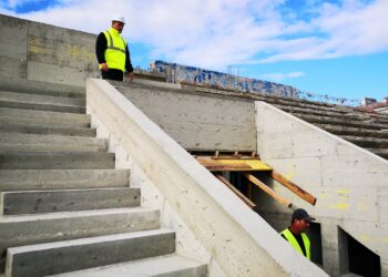 Astăzi, am făcut o vizită de lucru și pe șantierul de reabilitare și reconstrucție a stadionului „Eugen Popescu”