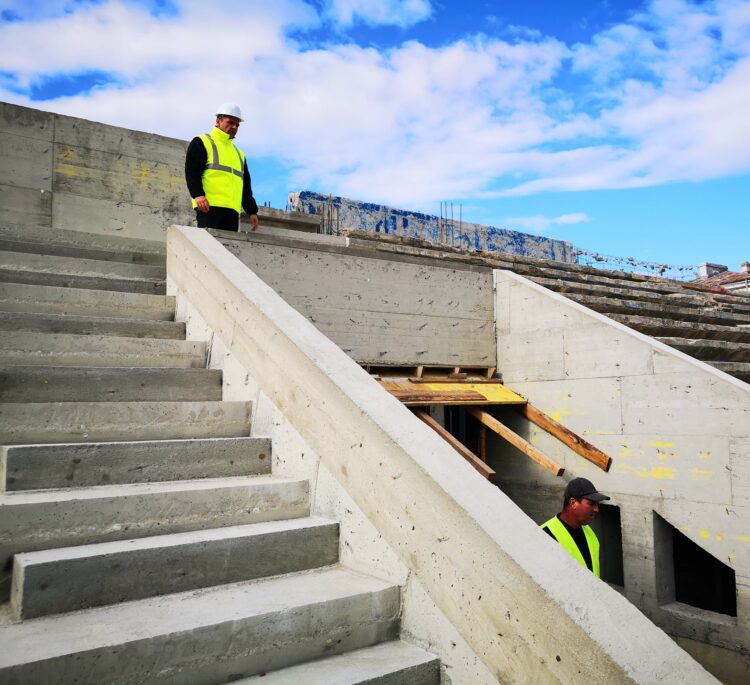Astăzi, am făcut o vizită de lucru și pe șantierul de reabilitare și reconstrucție a stadionului „Eugen Popescu”