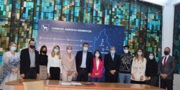 Astăzi, am semnat contractele de internship ale celor 7 tineri care, pentru următoarele 3 luni, vor lucra alături de noi în Consiliul Județean Dâmbovița