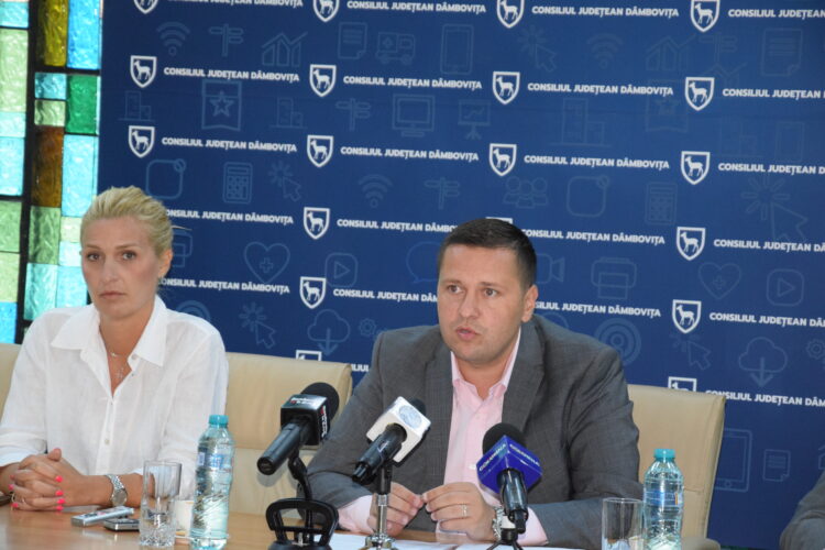 Internship la Consiliul Județean Dâmbovița. Tinerii cu vârsta maximă de 26 de ani pot se pot înscrie ca stagiari în cadrul acestui program