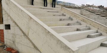 Astăzi, am făcut o vizită de lucru și pe șantierul de reabilitare și reconstrucție a stadionului „Eugen Popescu”
