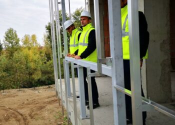 Astăzi, am făcut o vizită de lucru pe șantierul care vizează construirea celui mai mare parc din municipiul Târgoviște