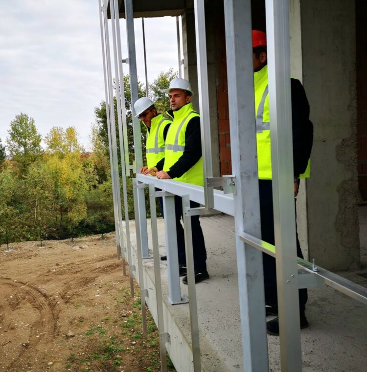 Astăzi, am făcut o vizită de lucru pe șantierul care vizează construirea celui mai mare parc din municipiul Târgoviște