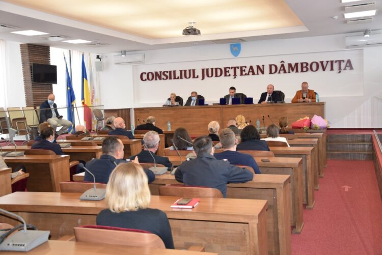 Arhitecții-șefi ai județului Dâmbovița, premiați de președintele CJD, Corneliu Ștefan, de Ziua Mondială a Arhitecturii