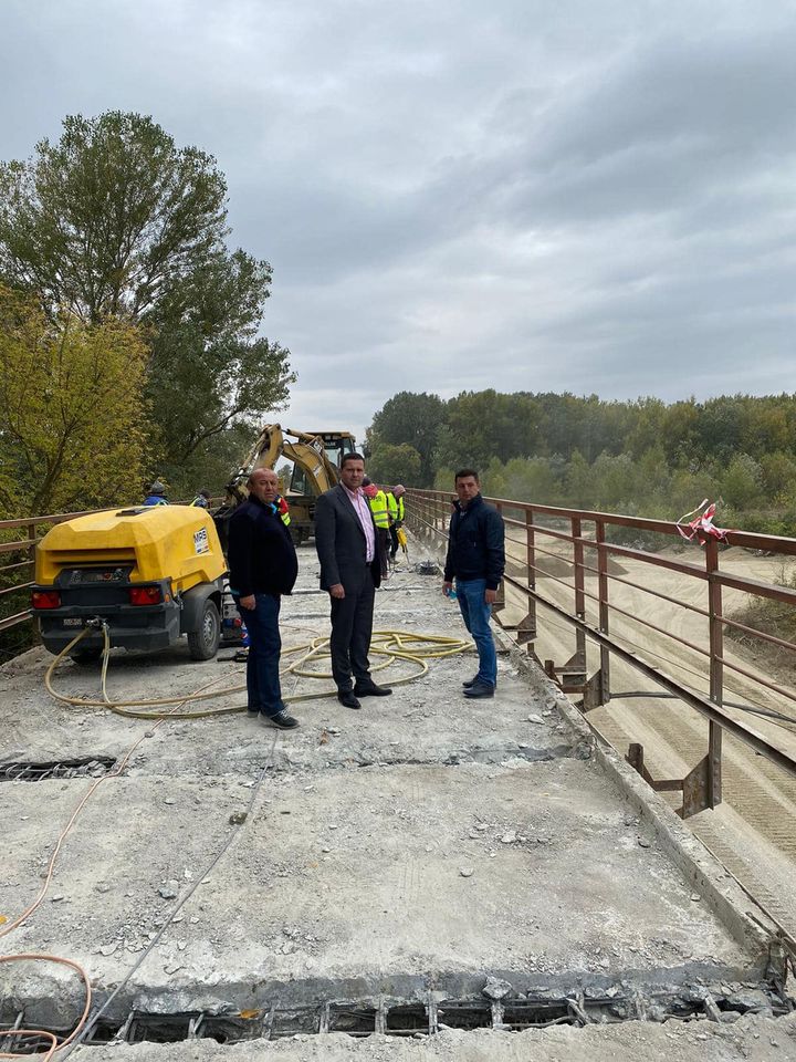 Începând cu 7 octombrie 2021, au fost reluate lucrările de la podul peste râul Argeș, din comuna Corbii Mari