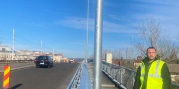 Continuă lucrările de reabilitare a pasajului peste calea ferată de pe DN 72