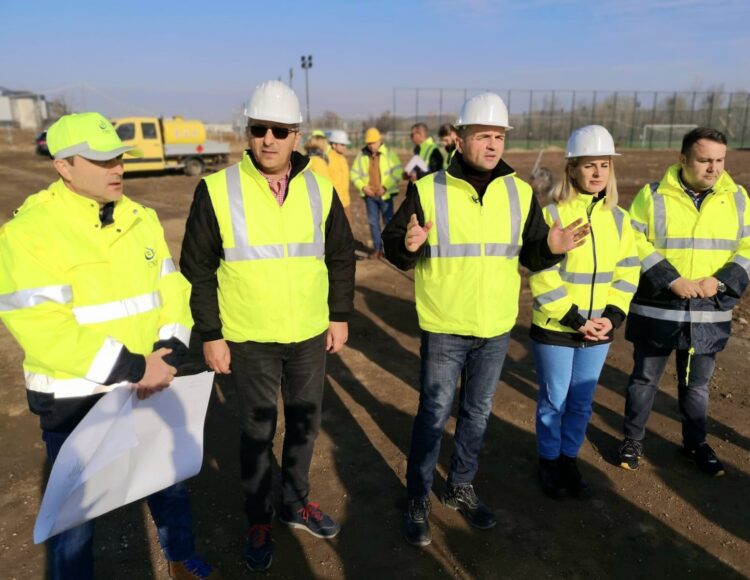 Astăzi, am făcut o nouă vizită de lucru pe șantierul care vizează construirea celui mai mare parc din municipiul Târgoviște