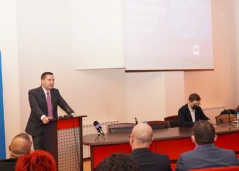 Întâlnire cu primarii pe tema accesării de fonduri europene